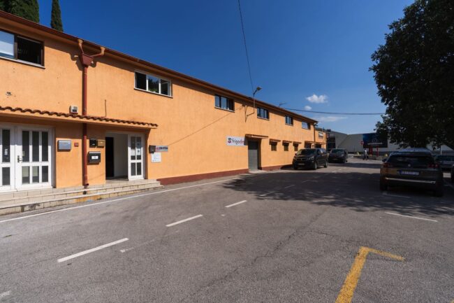 najam ureda skurinje